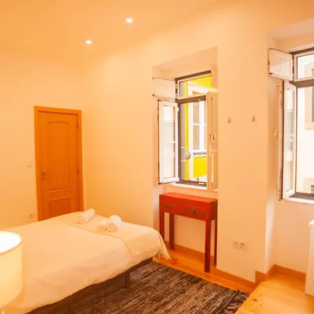 My Fair - 2 Bedroom With River View Лісабон