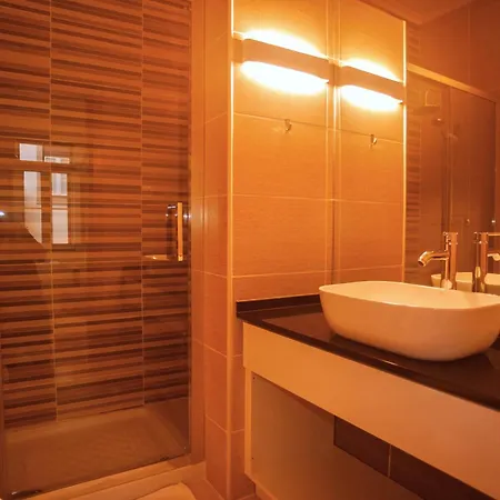 My Fair - 2 Bedroom With River View Лісабон