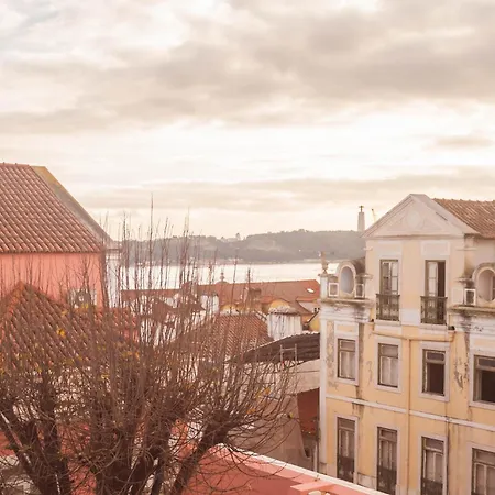 My Fair - 2 Bedroom With River View Апартаменти