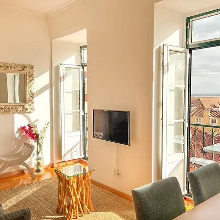 My Fair - 2 Bedroom With River View Апартаменти